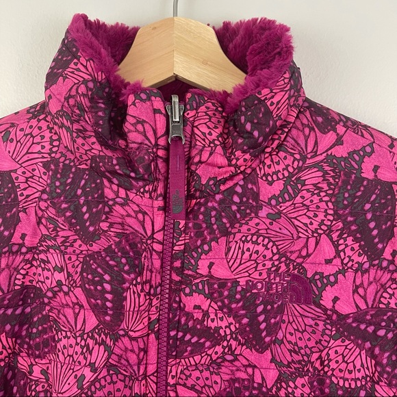 THE NORTH FACE Roxbury Pink Butterfly Camo Reversible Mossbud Swirl Jacket - Picture 3 of 12